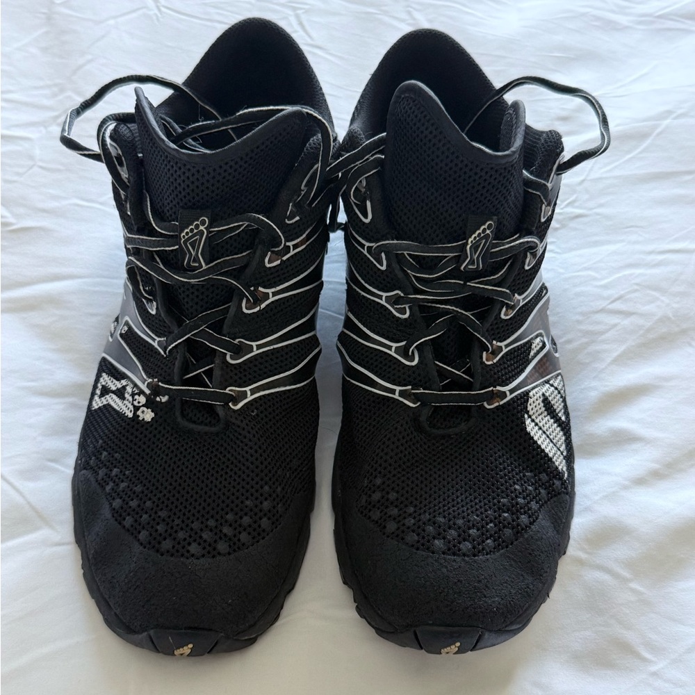 Inov-8 Black and White Sneakers f-LITE 230